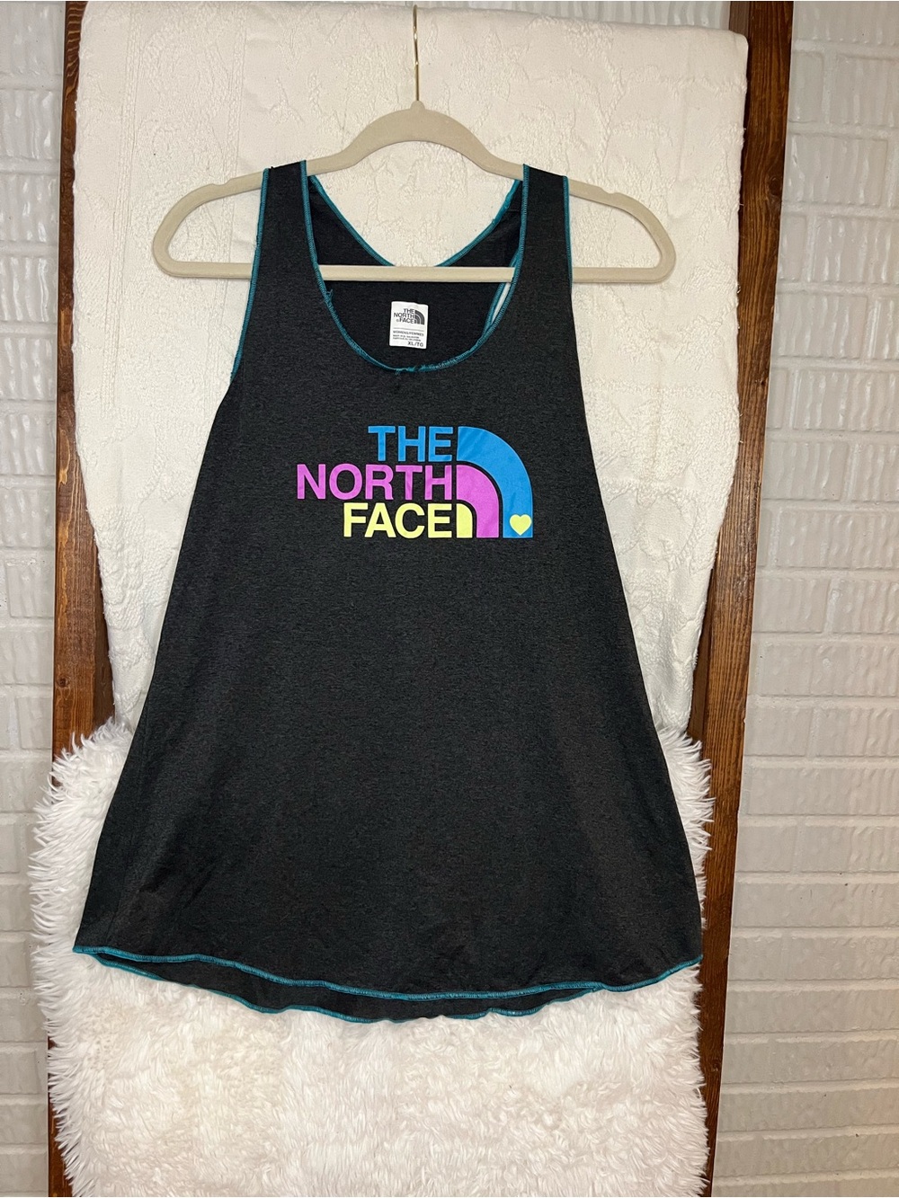 The North Face Play Hard Graphic Racerback Women’s XL Tank